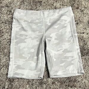 Lole Girls Gray Camo Performance Bike Shorts